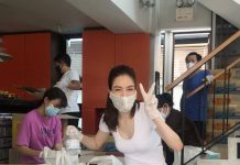 “เกรซ-กาญจน์เกล้า” แพ็กถุงยังชีพส่งมอบ “ชุมชนคนเก็บขยะ”