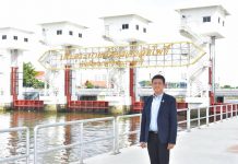 รองอธิบดีกรมชลประทาน ติดตามการดำเนินงานโครงการปรับปรุงกำแพงป้องกันตลิ่งฝั่งขวาประตูระบายน้ำคลองลัดโพธิ์ จ.สมุทรปราการ