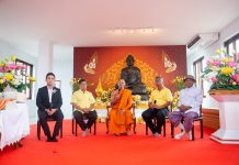 วัดวชิรธรรมาวาส จัดแแถลงข่าวงานลอยกระทง ประกวดหนูน้อยและนางนพมาศ โดยมี คุณอรอนงค์ ปัญญาวงค์ นางสาวไทย ปี 2535 และ คุณม้า-อรนภา กฤษฎี ให้เกียรติร่วมเป็นคณะกรรมการตัดสิน