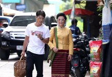 “เขต ธาราเขต” พาไปดูการทำทองโบราณ “ศรีสัชนาลัย” พร้อมชิม “ก๋วยเตี๋ยวสุโขทัย” ในรายการ “คุณนายจ่ายตลาด”