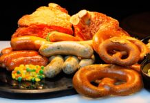 ฉลองอ็อกโทเบอร์เฟส ที่ดิเอมเมอรัลด์ ค็อฟฟี่ช็อพ โรงแรม ดิ เอมเมอรัลด์