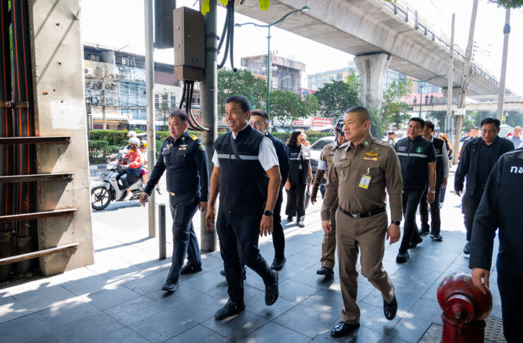 เปลี่ยนไฟจราจรให้ฉลาด กทม.เร่งติดตั้ง Adaptive ครอบคลุมทางแยกหลัก ใช้เทคโนโลยี ช่วยแก้รถติดทั้งโครงข่าย มุ่งสู่ “เมืองเดินทางดี” สำหรับทุกคน