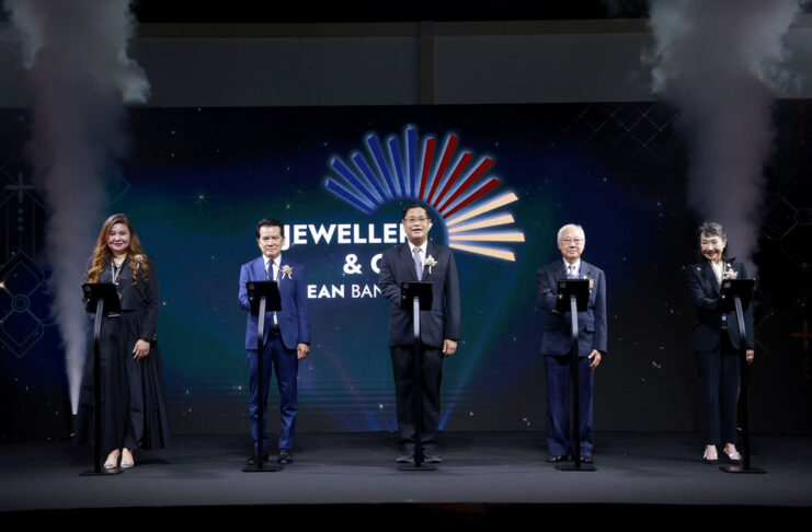 “JGAB 2026” ตอกย้ำเวทีอัญมณีและเครื่องประดับอาเซียนระดับโลก เดินหน้าดันไทยสู่ศูนย์กลางการค้า การจัดหาอัญมณีและเครื่องประดับ ผนึกพลังรัฐ–เอกชน–ผู้ประกอบการ ยกระดับศักยภาพธุรกิจไทยสู่ตลาดสากล พร้อมโชว์ไฮไลต์ดีไซน์–แหล่งอัญมณี–เครือข่ายธุรกิจระดับโลก